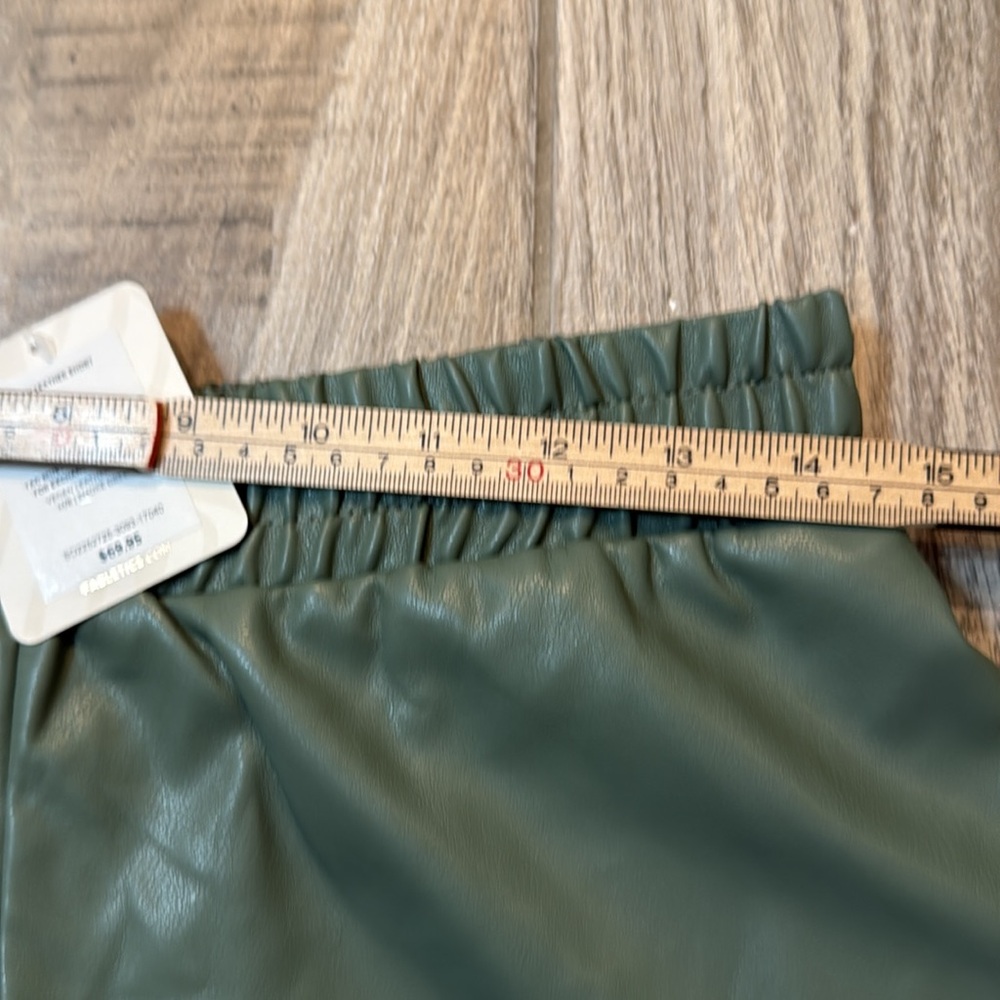 Fabletics Vegan Leather High-Waisted Short Size Medium‎ NWT - Picture 9 of 12